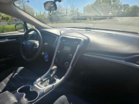 Used 2016 Ford Fusion SE image 6
