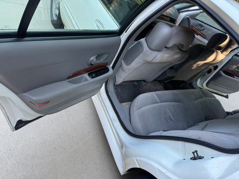Used 2001 Buick Le Sabre Custom w/ Luxury Pkg FWD image 10