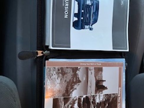 Used 2005 Ford Excursion XLT image 15