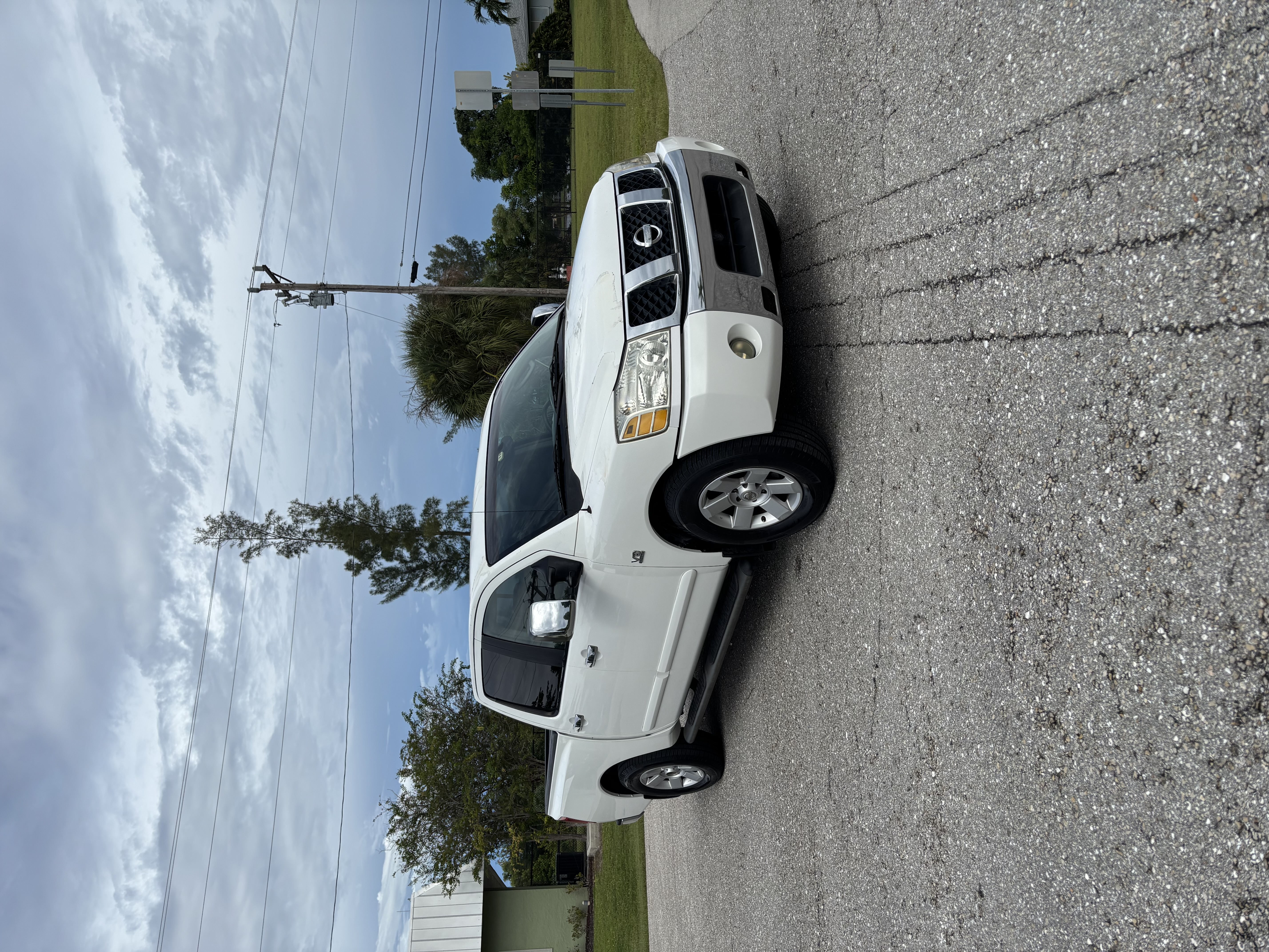 Used 2004 Nissan Titan LE w/ (Tow) Big Tow Pkg RWD image 1