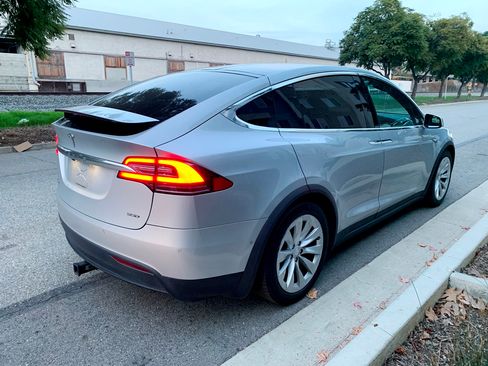 Used 2016 Tesla Model X 90D image 8