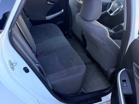 Used 2014 Toyota Prius Five image 8