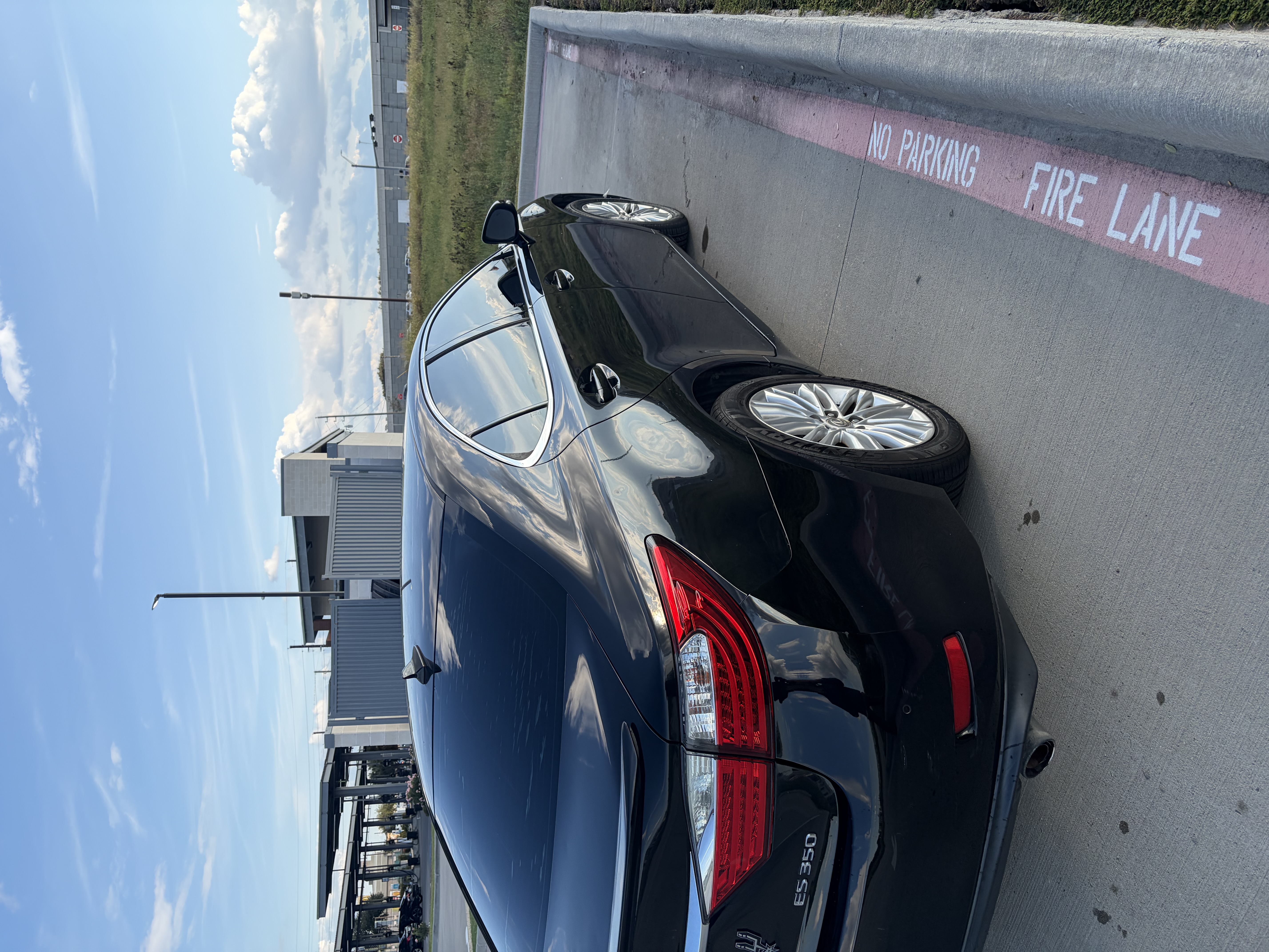 Used 2013 Lexus ES 350 w/ Luxury Pkg FWD image 4