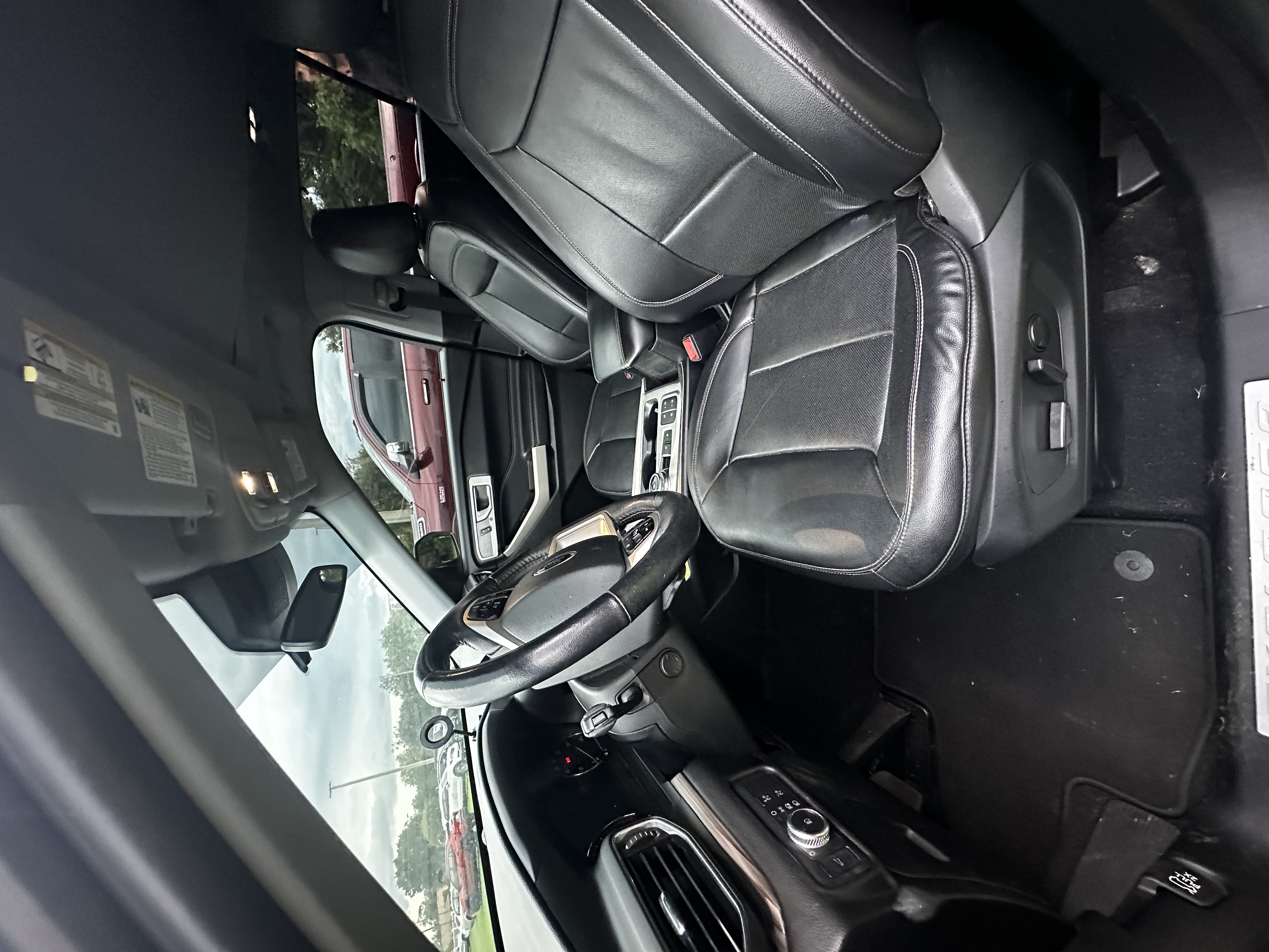 Used 2021 Ford Explorer Limited w/ Equipment Group 301A RWD image 2