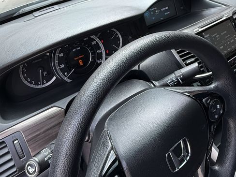 Used 2017 Honda Accord EX image 14