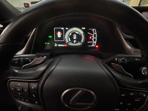Used 2021 Lexus ES 300h w/ Premium Package image 22