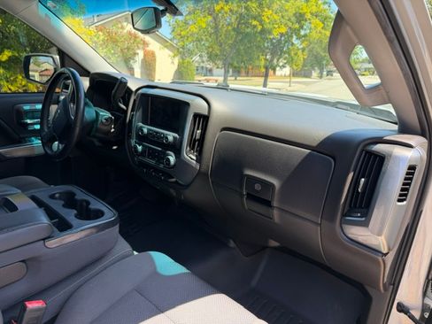 Used 2018 Chevrolet Silverado 1500 LT AWD/4WD image 12