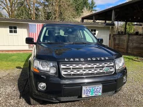 Used 2013 Land Rover LR2 HSE AWD/4WD image 2
