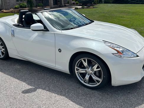 Used 2010 Nissan 370Z Touring w/ Sport Pkg RWD image 1