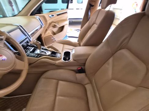 Used 2012 Porsche Cayenne S image 21