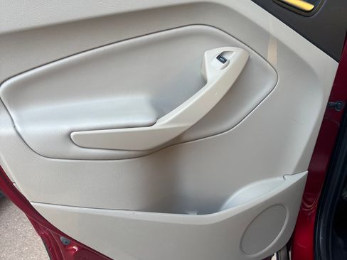 Used 2018 Ford Escape SE image 16