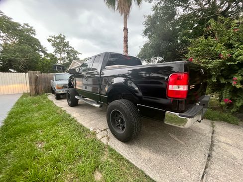 Used 2006 Ford F150 XLT AWD/4WD image 2