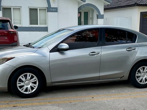 Used 2012 MAZDA MAZDA3 i Sport image 2