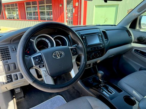 Used 2014 Toyota Tacoma PreRunner w/ Convenience Package image 12