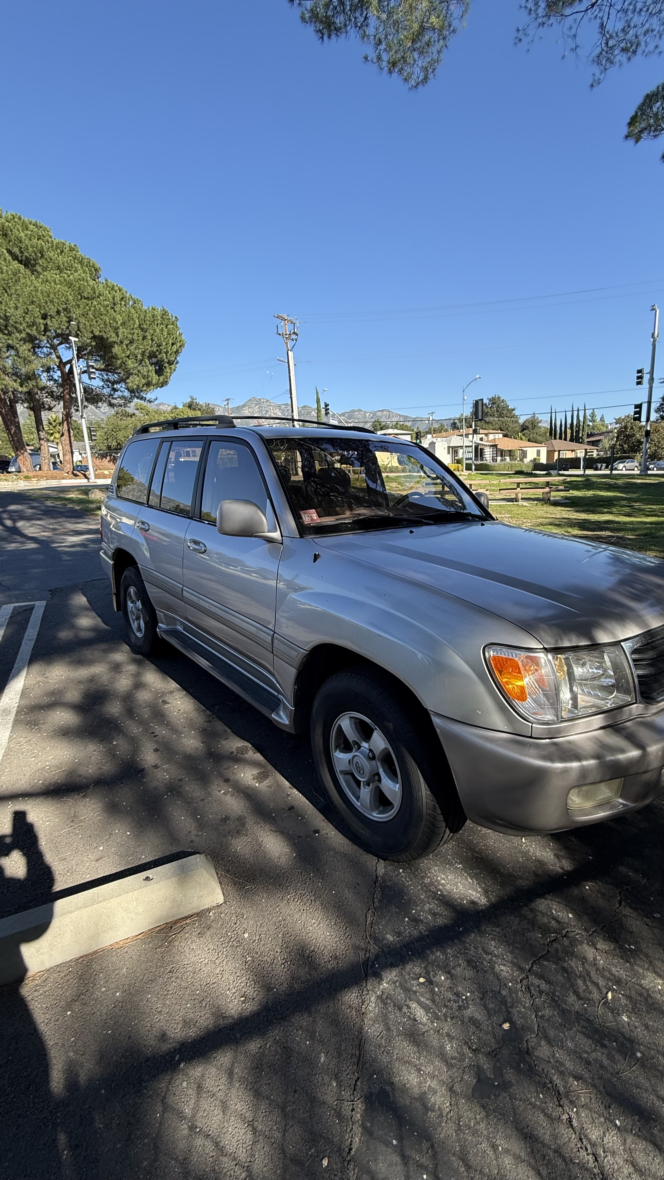 Used 2000 Toyota Land Cruiser AWD/4WD image 2