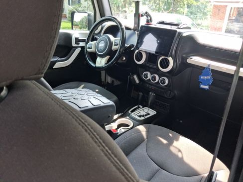 Used 2017 Jeep Wrangler Unlimited Sport AWD/4WD image 9