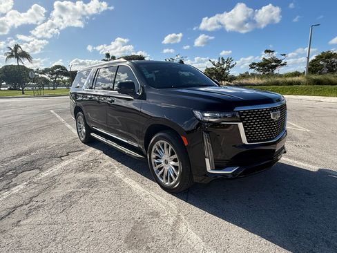 Used 2021 Cadillac Escalade ESV Premium Luxury image 9