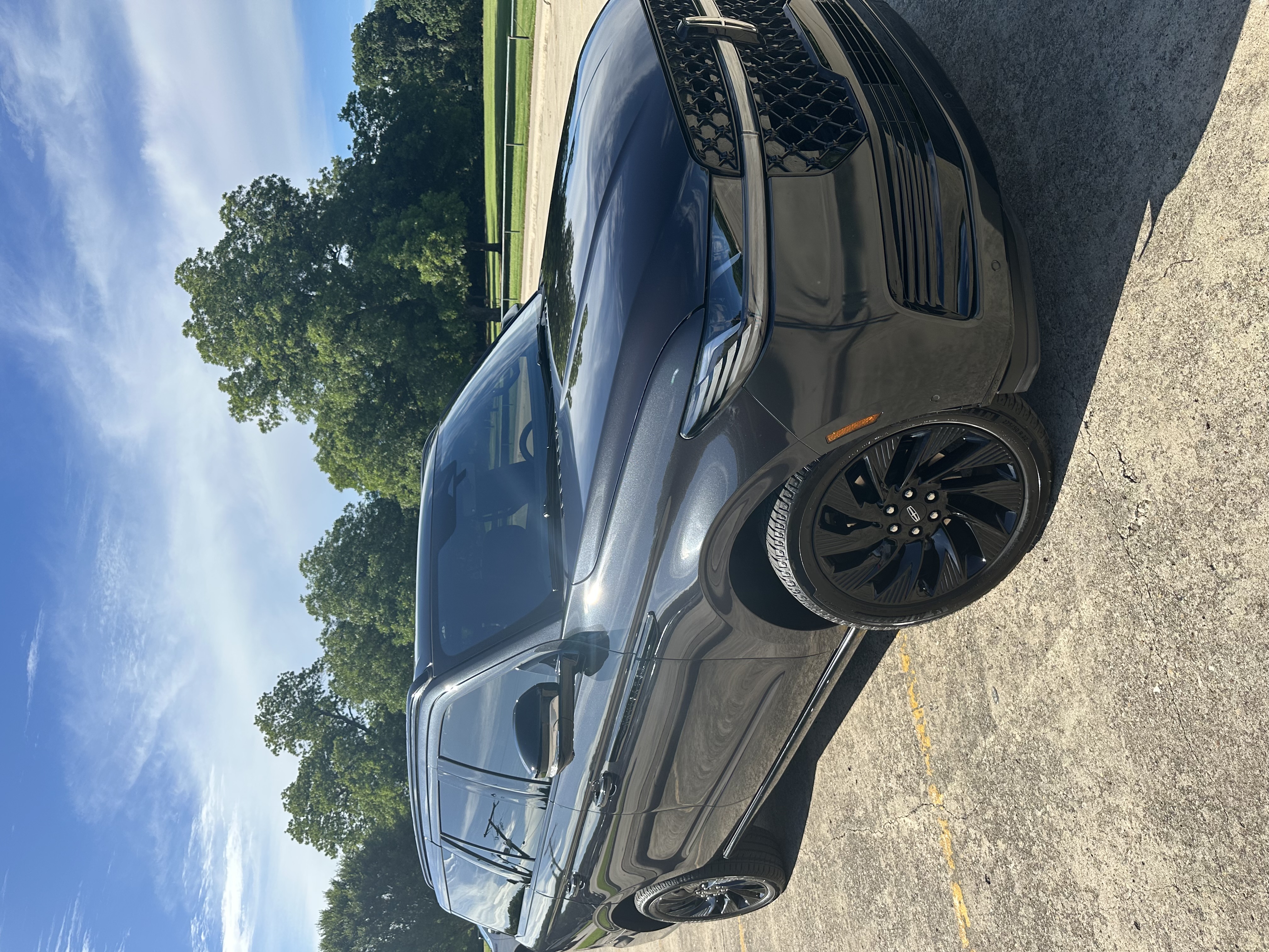 Used 2025 Lincoln Navigator Reserve w/ Jet Appearance Package AWD/4WD image 1