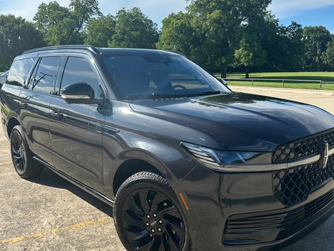 Used 2025 Lincoln Navigator Reserve w/ Jet Appearance Package AWD/4WD image 1