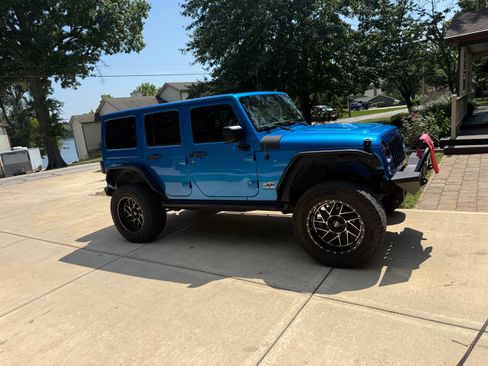 Used 2014 Jeep Wrangler Unlimited Sahara AWD/4WD image 5