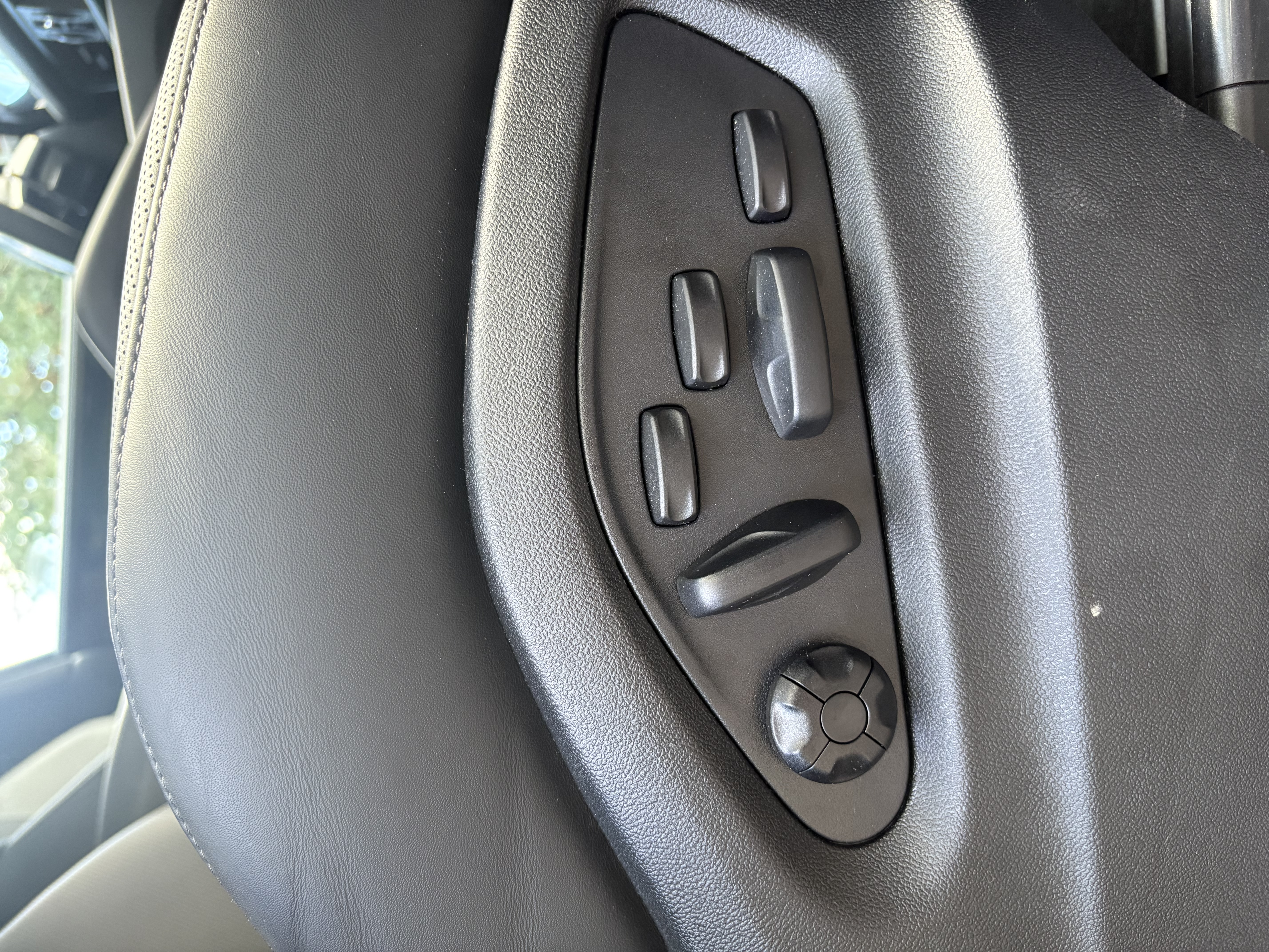 Used 2026 Porsche Cayenne GTS AWD/4WD image 16