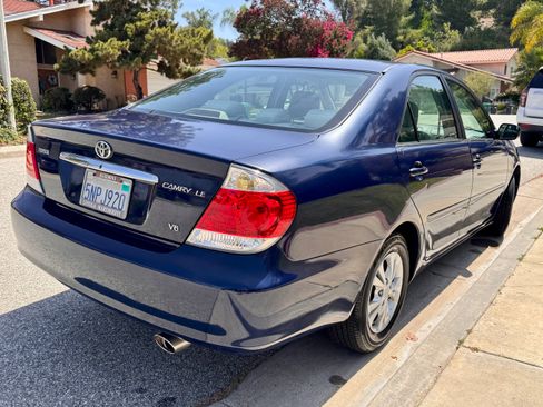 Used 2005 Toyota Camry LE FWD image 8