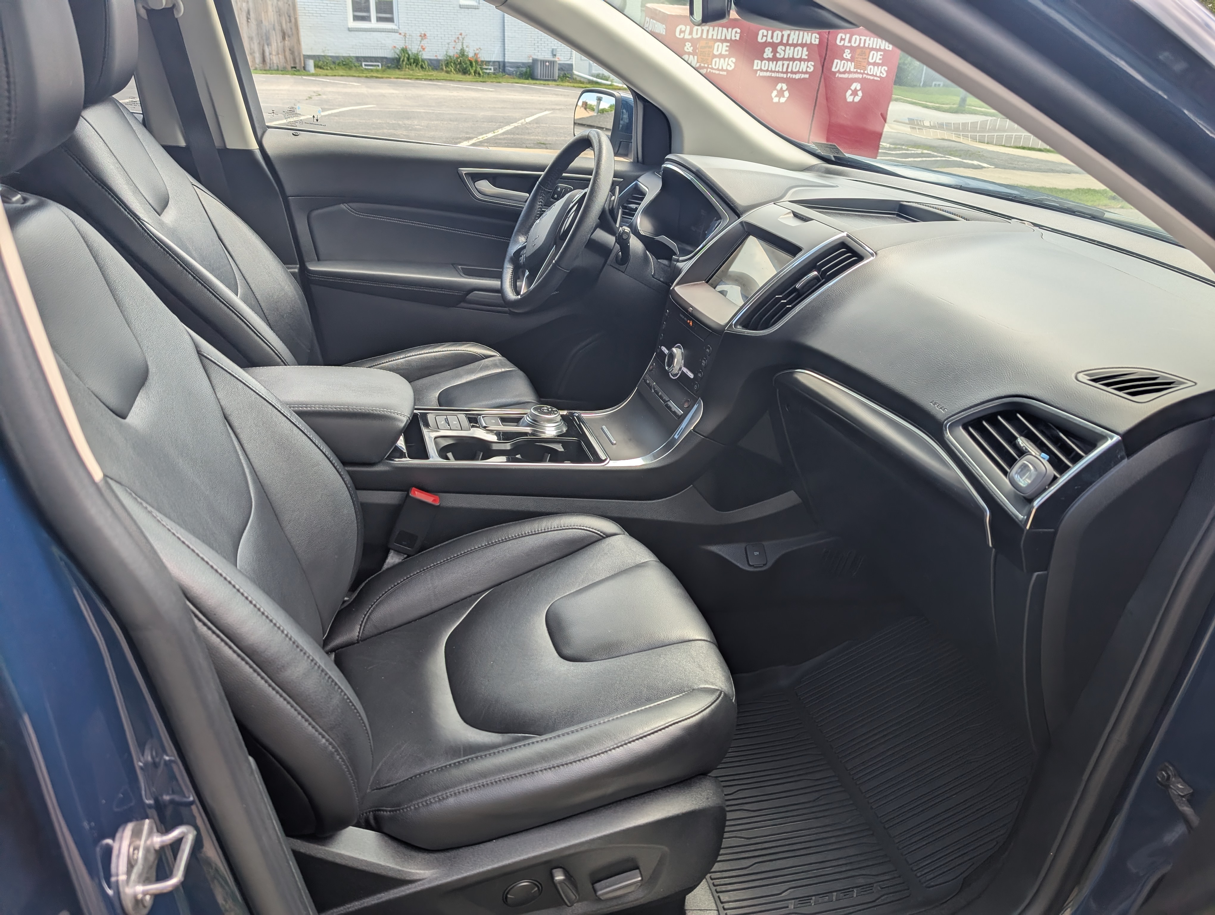 Used 2020 Ford Edge Titanium w/ Class II Trailer Tow Package AWD/4WD image 9