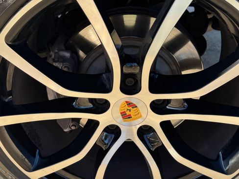 Used 2022 Porsche Cayenne E-Hybrid Sport Utility 4D image 10