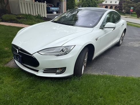 Used 2013 Tesla Model S RWD image 2