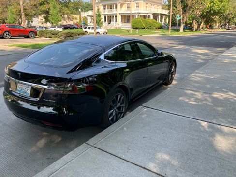 Used 2020 Tesla Model S Long Range Plus image 2