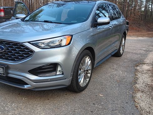 Used 2020 Ford Edge Titanium w/ Equipment Group 301A image 4