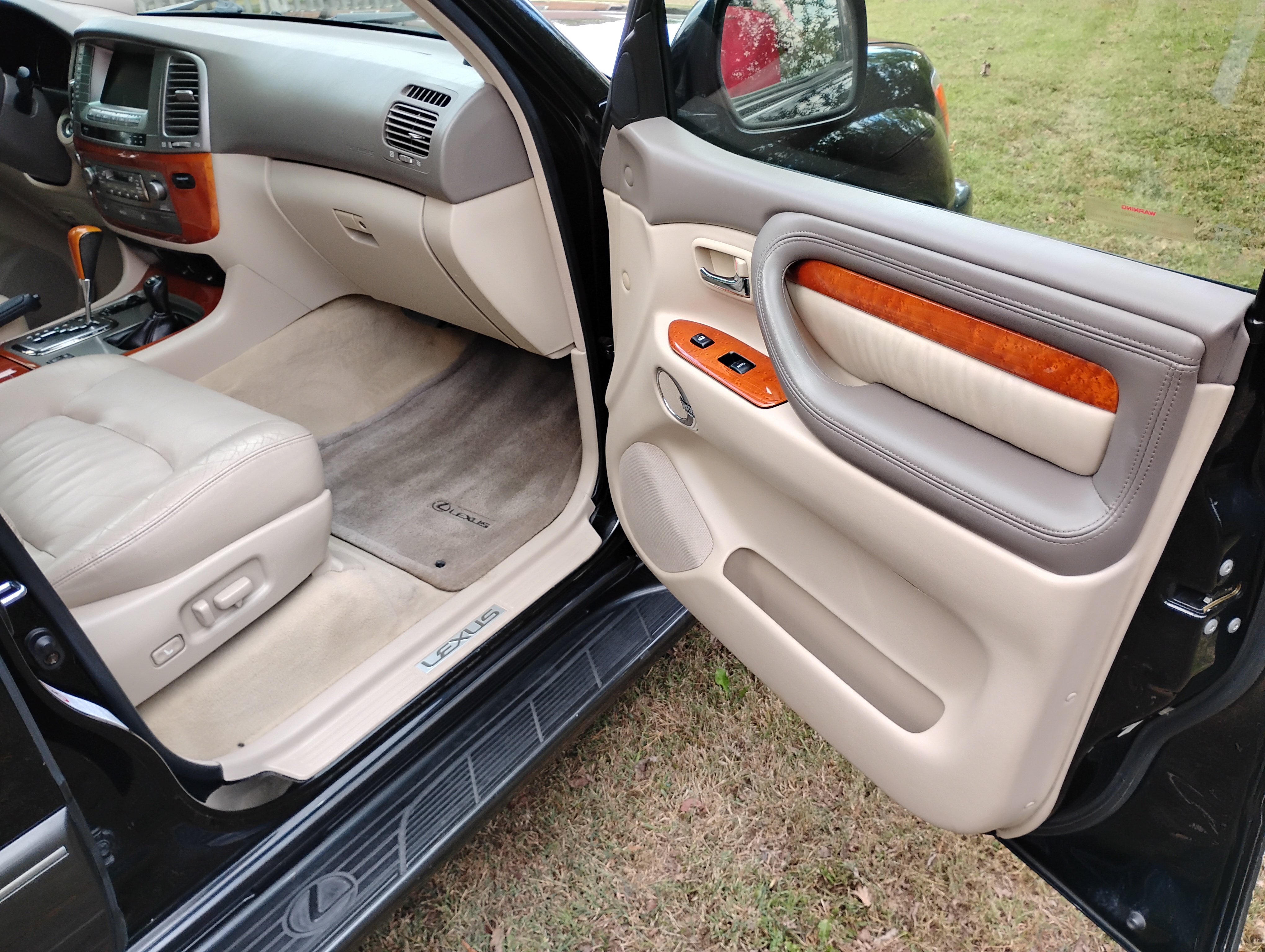 Used 2004 Lexus LX 470 4WD image 10