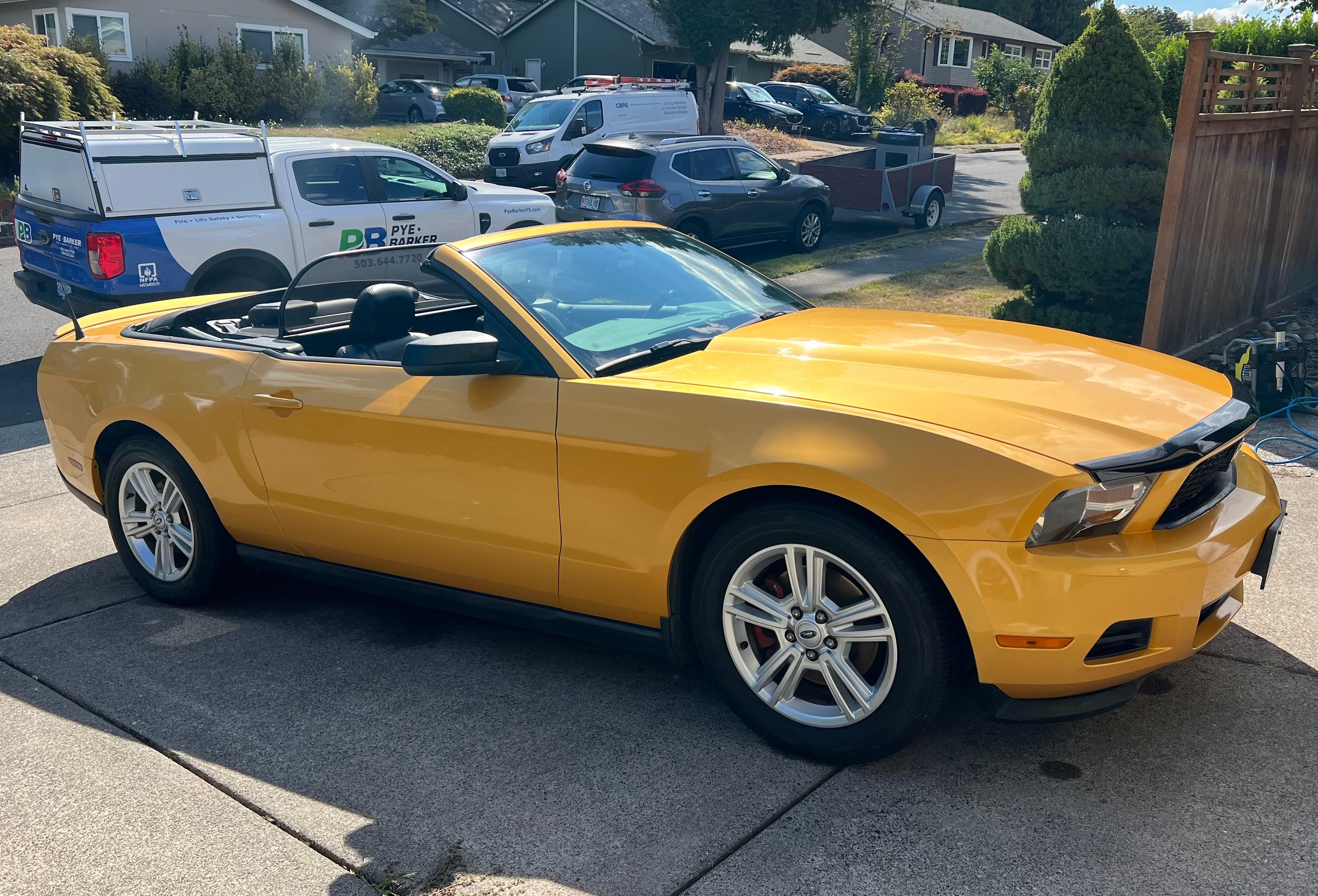 Used 2011 Ford Mustang Premium RWD image 4