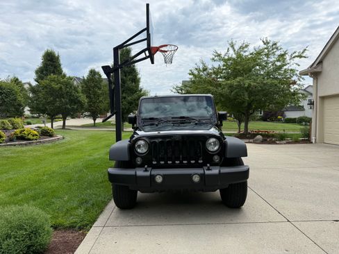 Used 2015 Jeep Wrangler Unlimited Sport AWD/4WD image 4