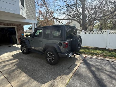 Used 2022 Jeep Wrangler Sport image 6