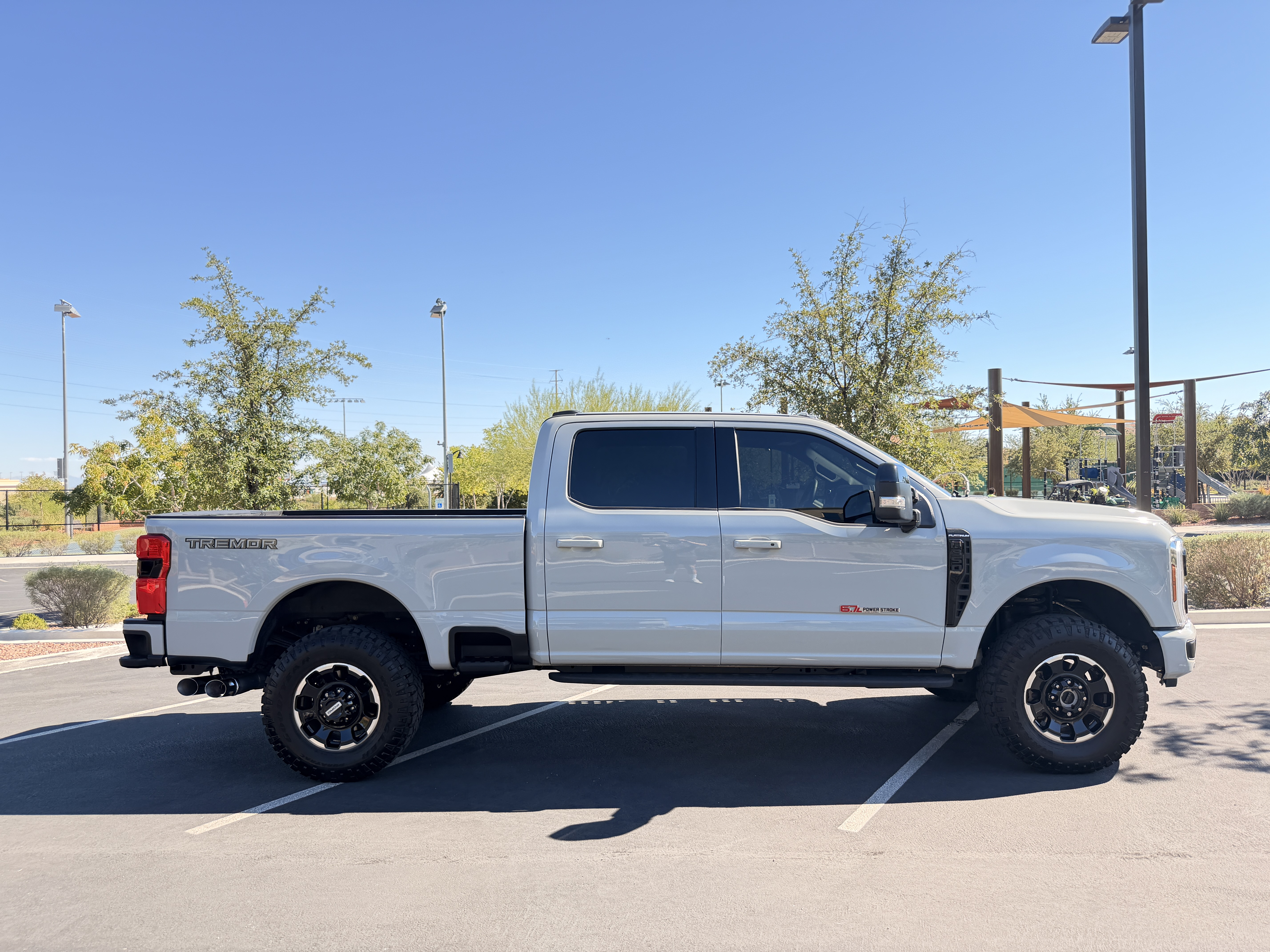 Used 2025 Ford F350 Platinum w/ Tremor Off-Road Package AWD/4WD image 9