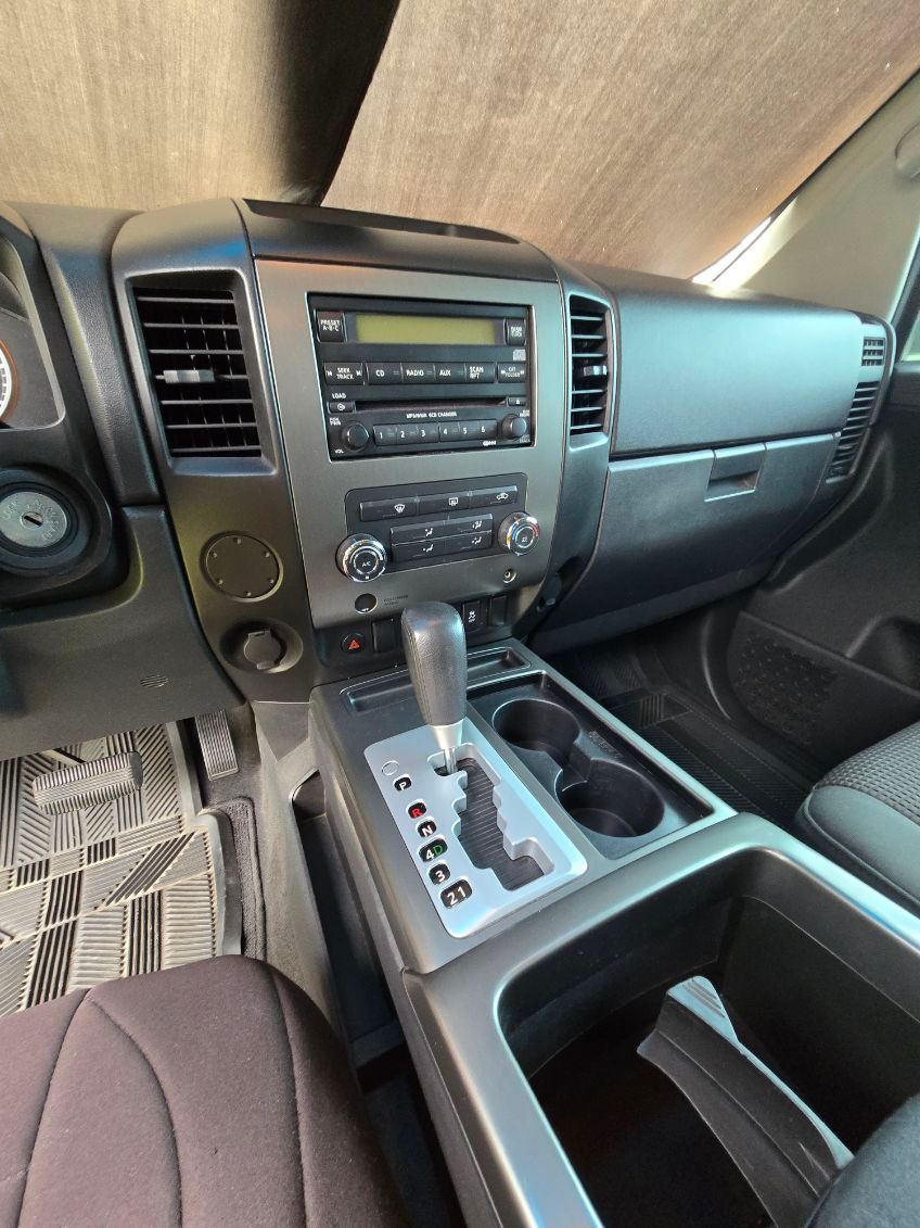 Used 2012 Nissan Titan SV w/ SV Value Truck Pkg RWD image 9