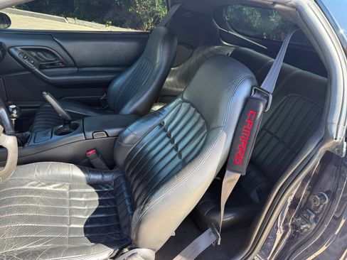 Used 2000 Chevrolet Camaro Z28 w/ SS Performance/Appearance Pkg RWD image 10