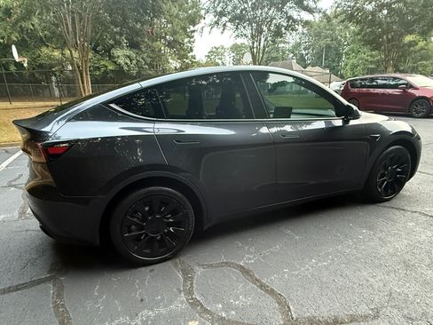 Used 2024 Tesla Model Y Long Range AWD/4WD image 5