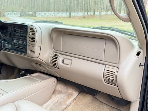 Used 1999 GMC Suburban 4WD w/ Marketing Opt Pkg 3 image 25