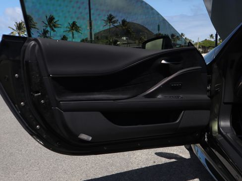 Used 2024 Lexus LC 500 Coupe RWD image 19