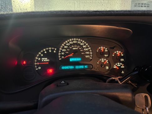 Used 2004 Chevrolet Tahoe Z71 w/ Z71 Preferred Equipment Group image 8