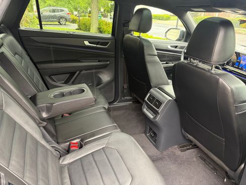 Used 2024 Volkswagen Atlas Cross Sport SEL R-Line w/ Adventure Package AWD/4WD image 28