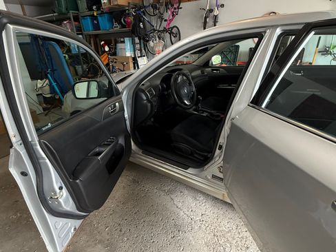 Used 2011 Subaru Impreza 2.5i Premium w/ PWR Moonroof Value Pkg AWD/4WD image 2