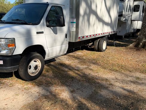Used 2018 Ford E-450 and Econoline 450 Super Duty w/ Power Windows & Locks Group image 2