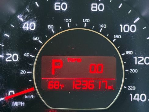 Used 2016 Kia Soul + FWD image 13
