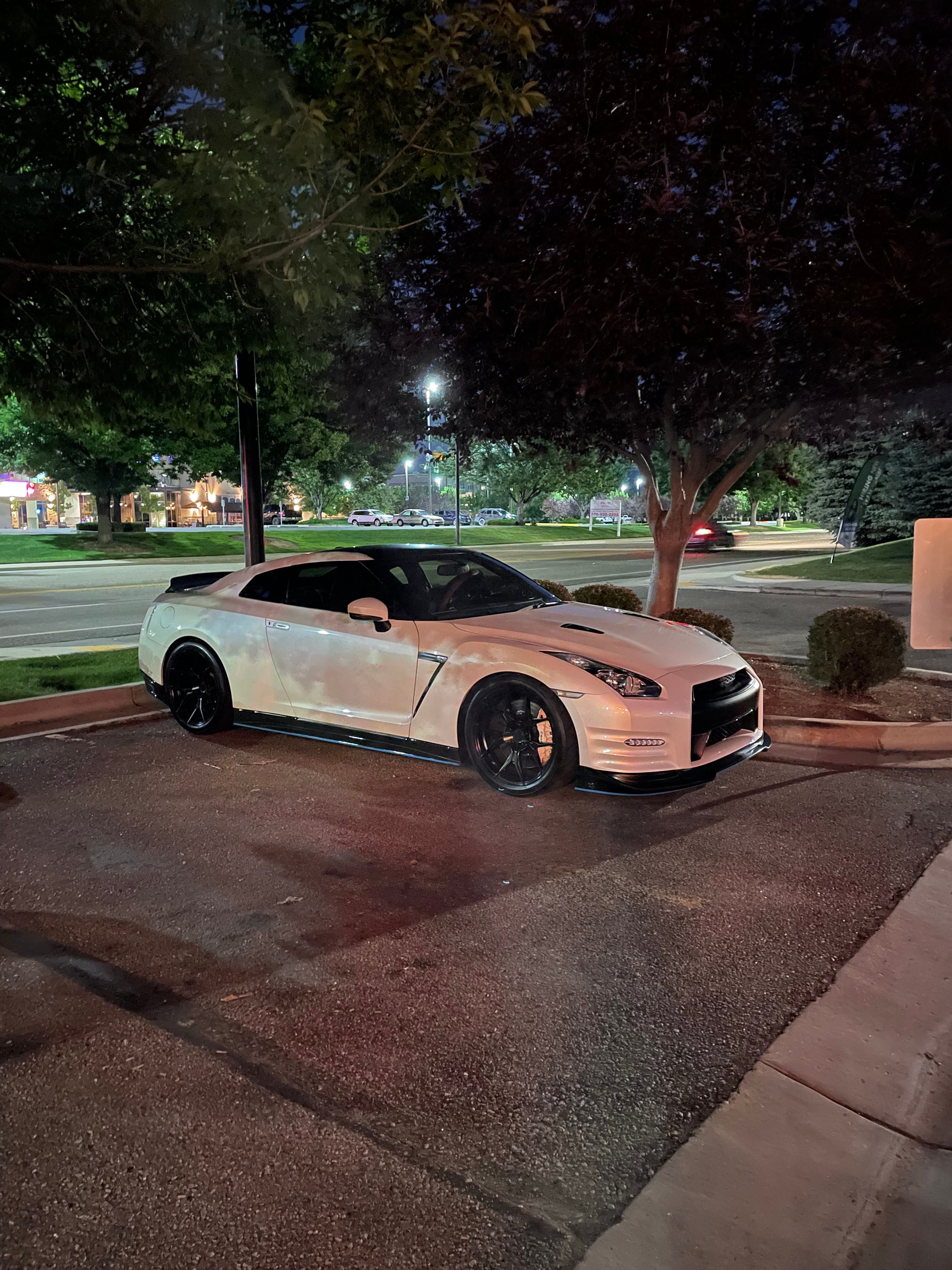 Used 2012 Nissan GT-R Black Edition AWD/4WD image 4
