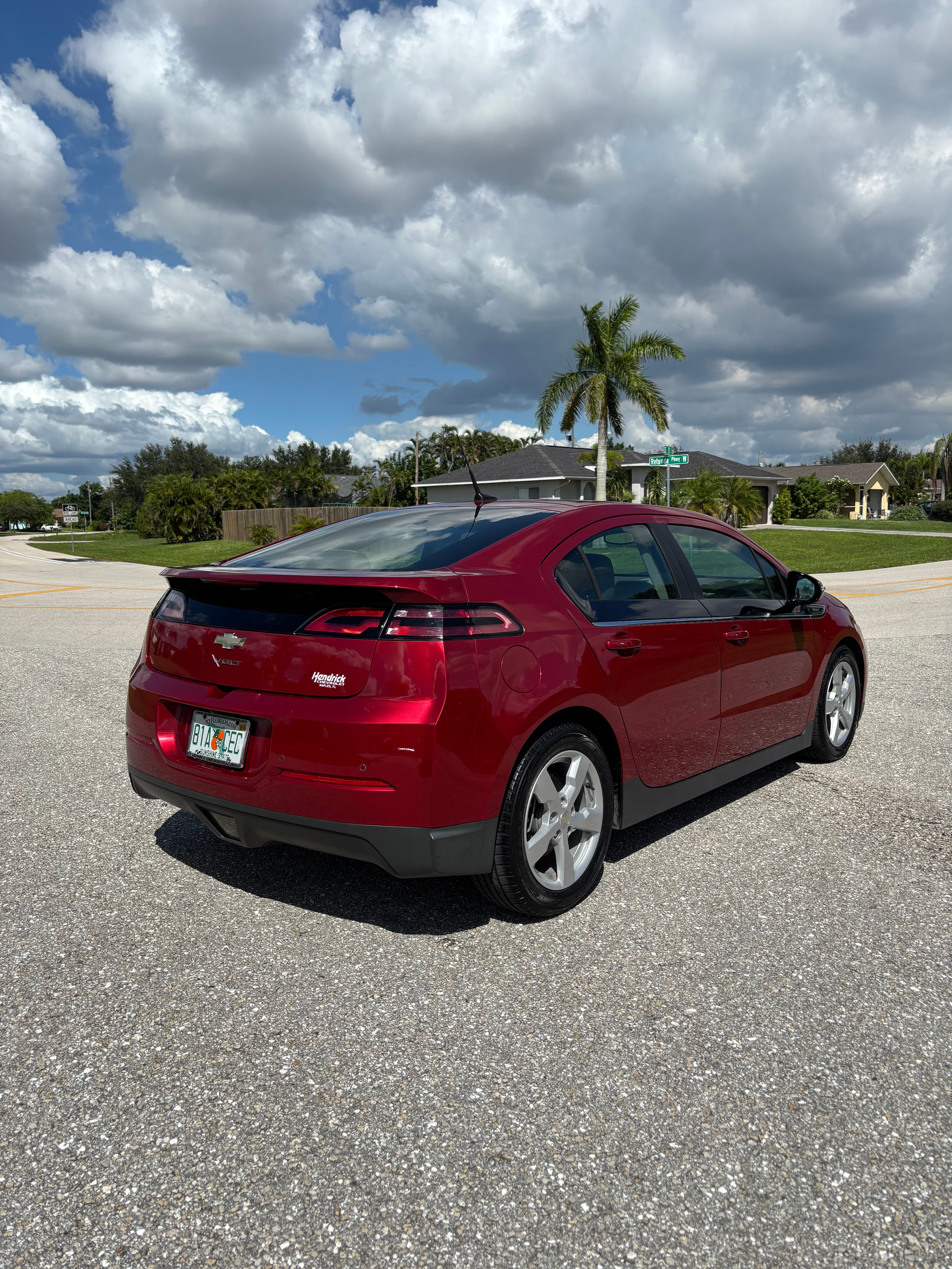 Used 2013 Chevrolet Volt Premium w/ Premium Trim Package FWD image 2