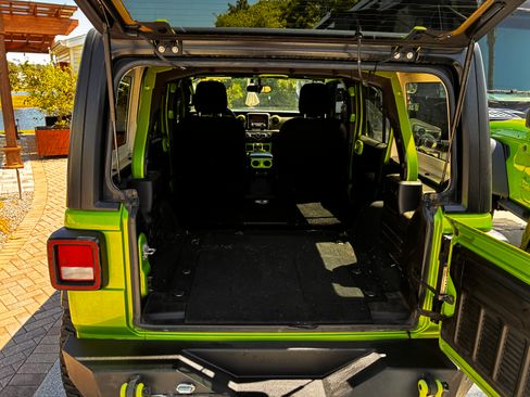 Used 2018 Jeep Wrangler Unlimited Sport S image 6