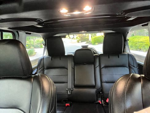Used 2023 Jeep Wrangler Unlimited Sahara AWD/4WD image 8